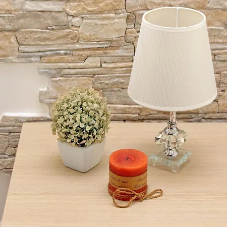 Vatican Flat Cozy With Private Court